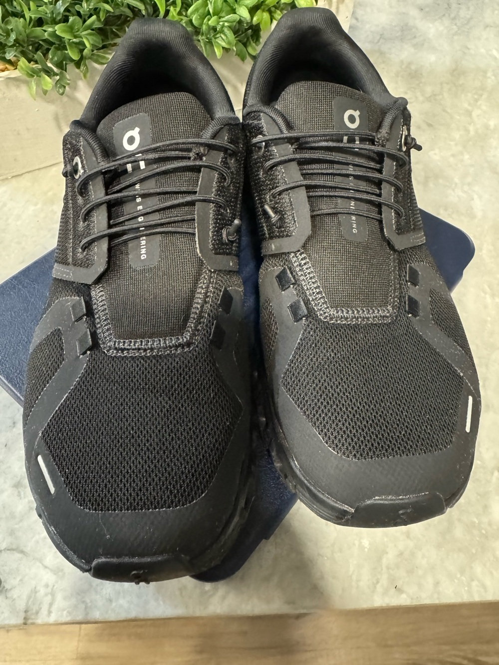 On Cloud Running Black Men's Athletic Lace-Up Sneakers